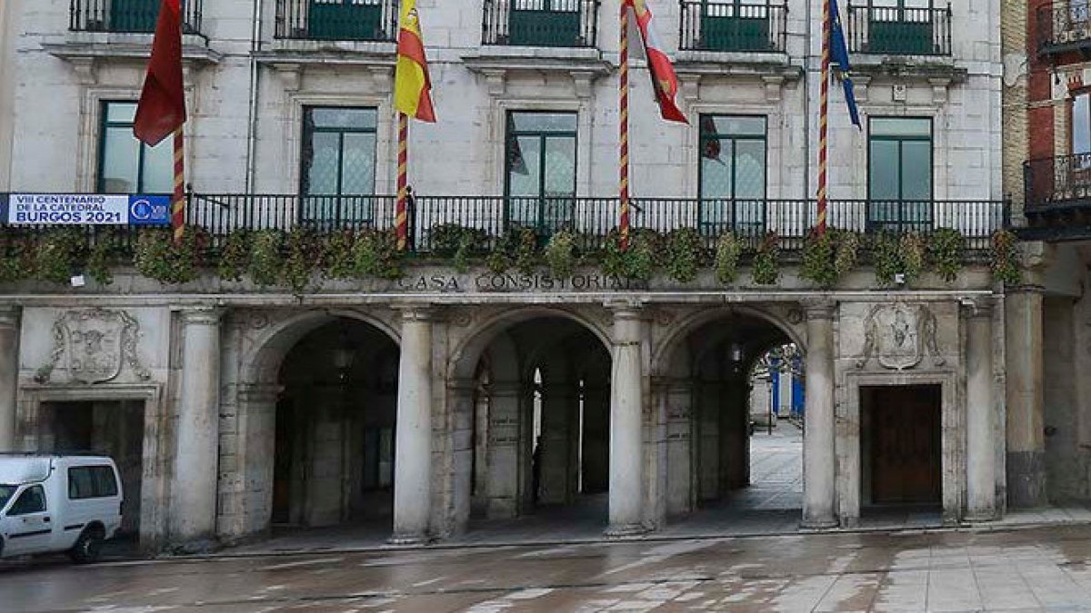 Vista exterior del Ayuntamiento de Burgos. ECB