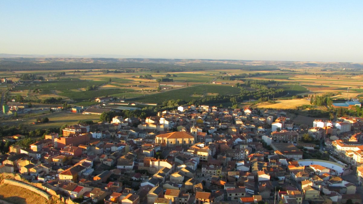 Vista panorámica de la localidad de Roa. ANTONIO PEDREÑO