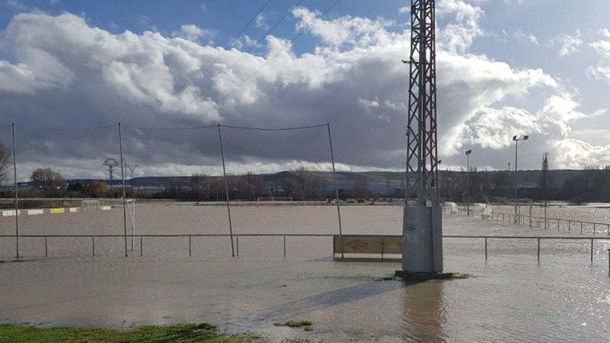 Se iban a hacer junto al campo de fútbol pero se rechazó por ser zona inundable, como puedo comprobarse en diciembre. ECB