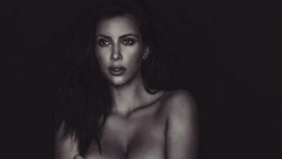 Parte de la nueva foto desnuda que ha colgado Kardashian en Twitter en menos de 24 horas.-