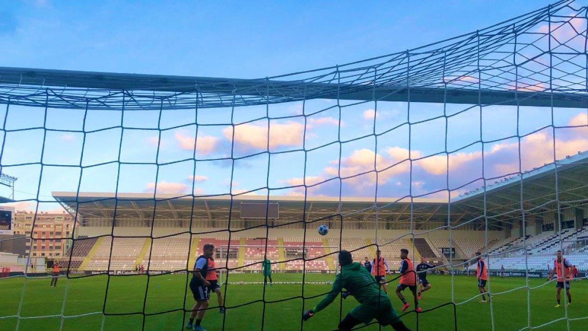 El Burgos CF sustituyó el partido previsto por una sesión de entrenamiento en El Plantío. BURGOS CF