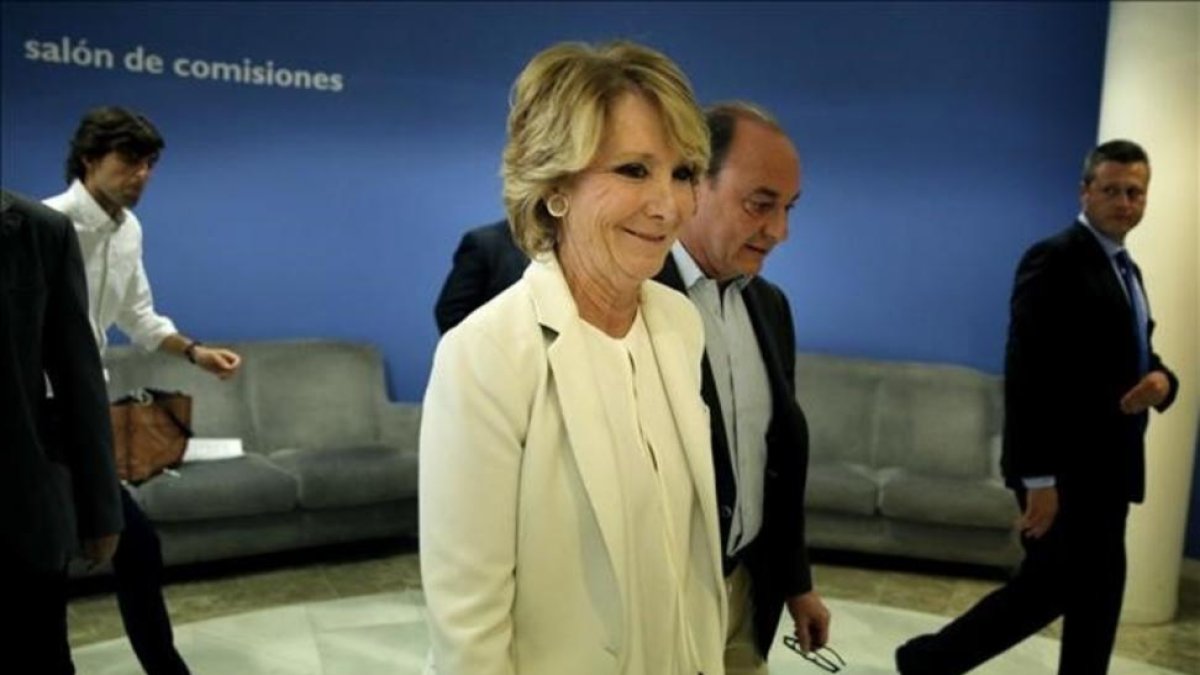 Esperanza Aguirre tras su dimisión como concejala y portavoz del PP en el Ayuntamiento de Madrid.-JOSÉ LUIS ROCA