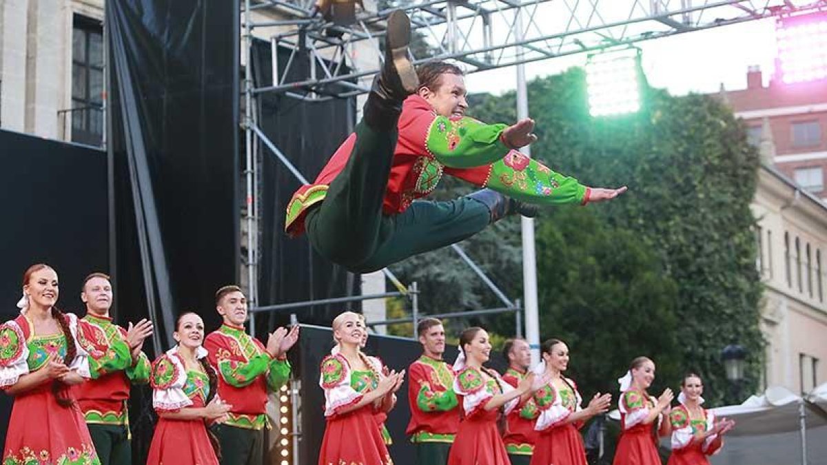Las acrobacias de la compañía rusa volvieron a dejar asombrados y a arrancar aplausos de los espectadores y también de los propios compañeros.-Raúl Ochoa