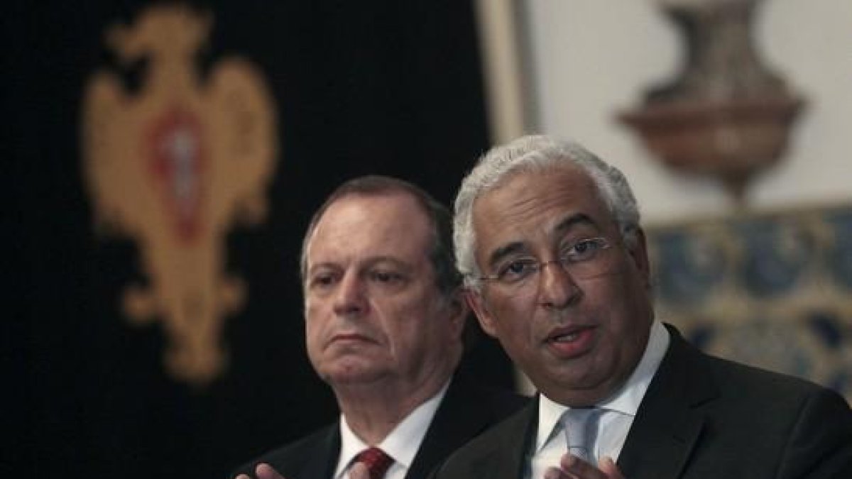 El líder de los socialistas portugueses, Antonio Costa (a la derecha).-REUTERS / HUGO CORREIA