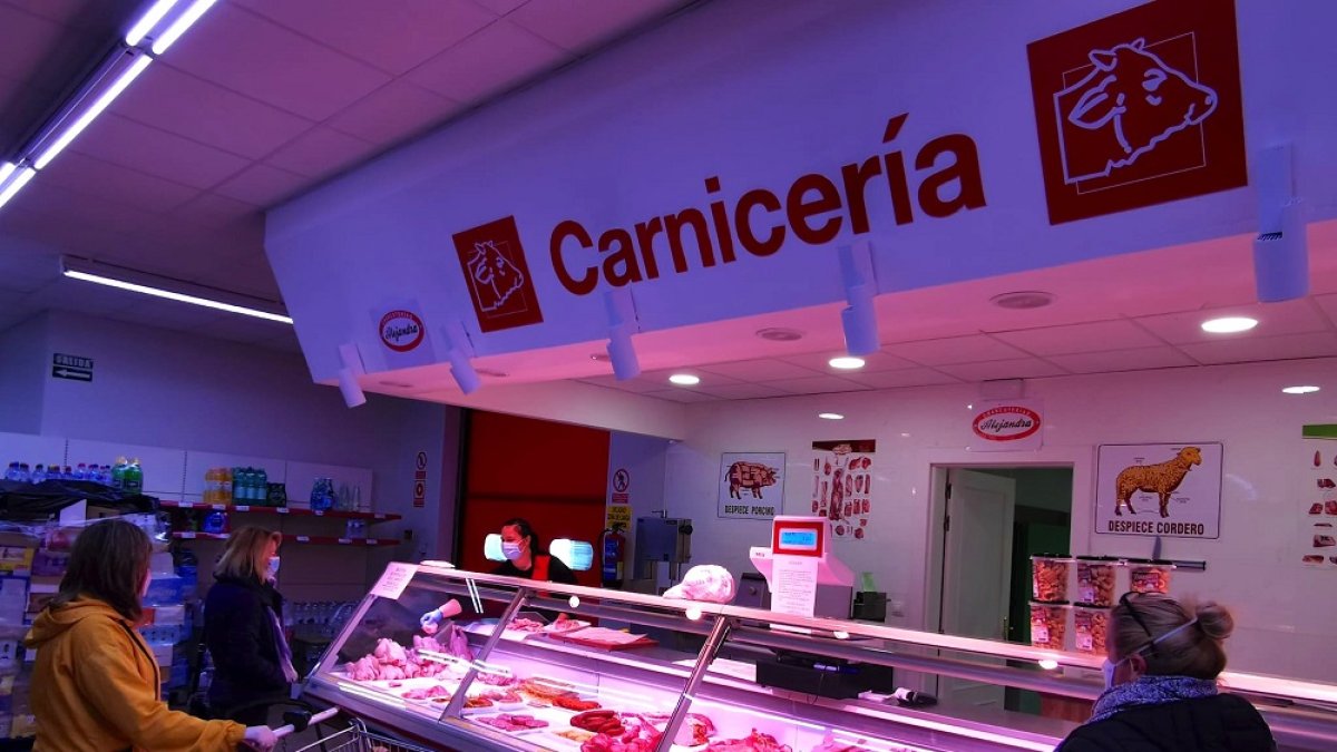 Una carnicería en Quintanar de la Sierra. ECB