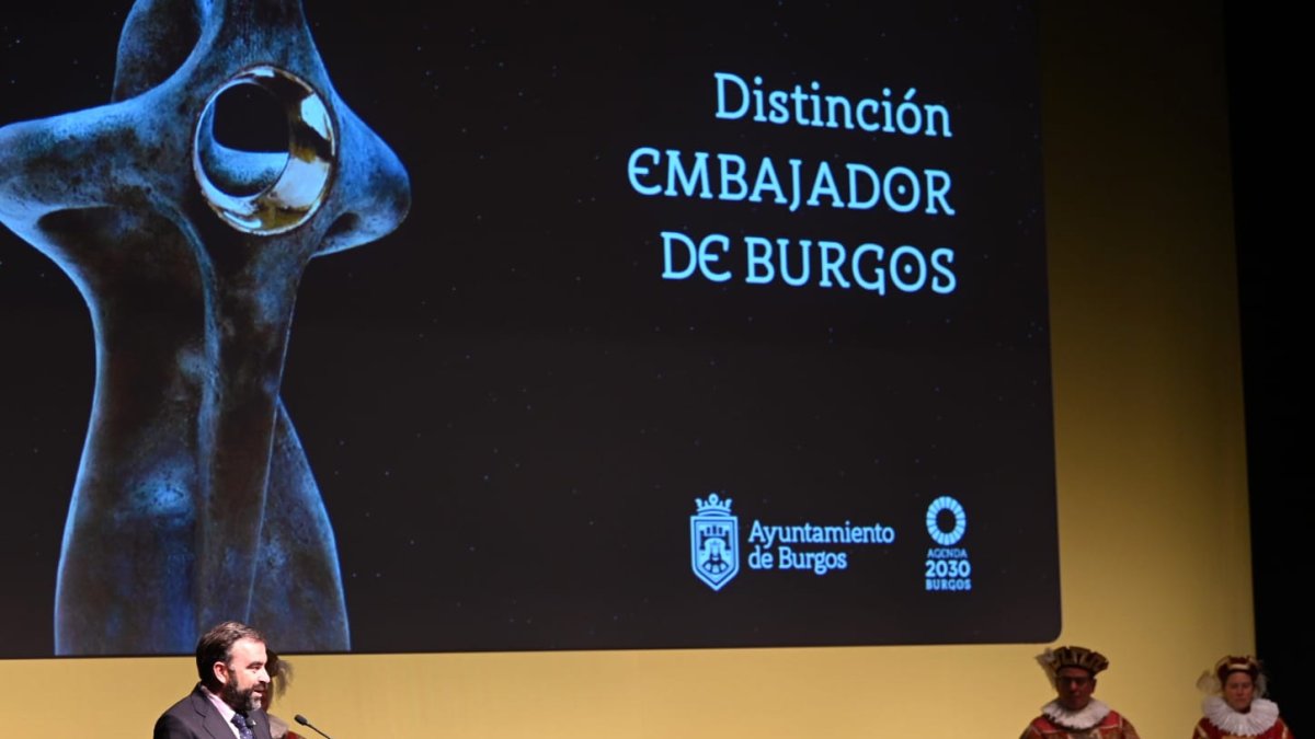 Julián Alonso durante el discurso de agradecimiento. Susana Santamaría / Ayto. de Burgos