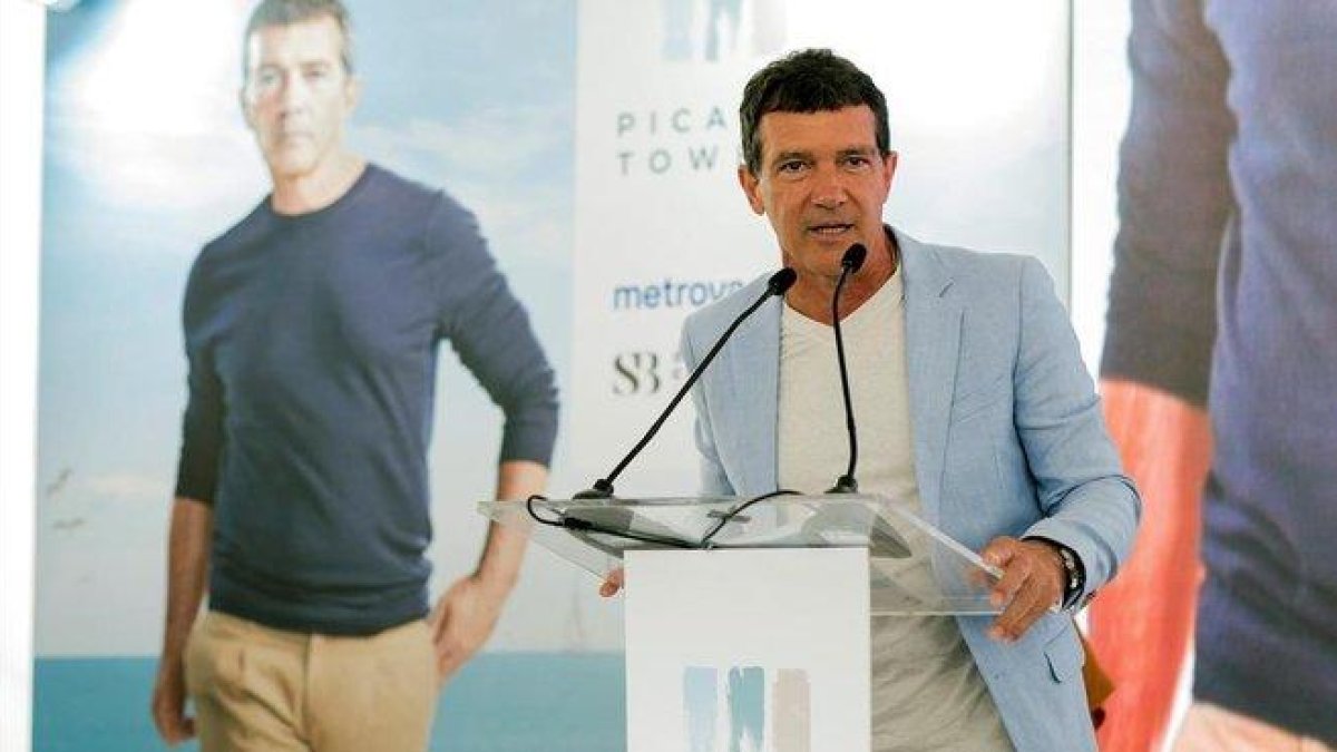 Antonio Banderas, durante su intervencion en la presentación del proyecto inmobiliario Picasso Towers.-EFE / CARLOS DÍAZ