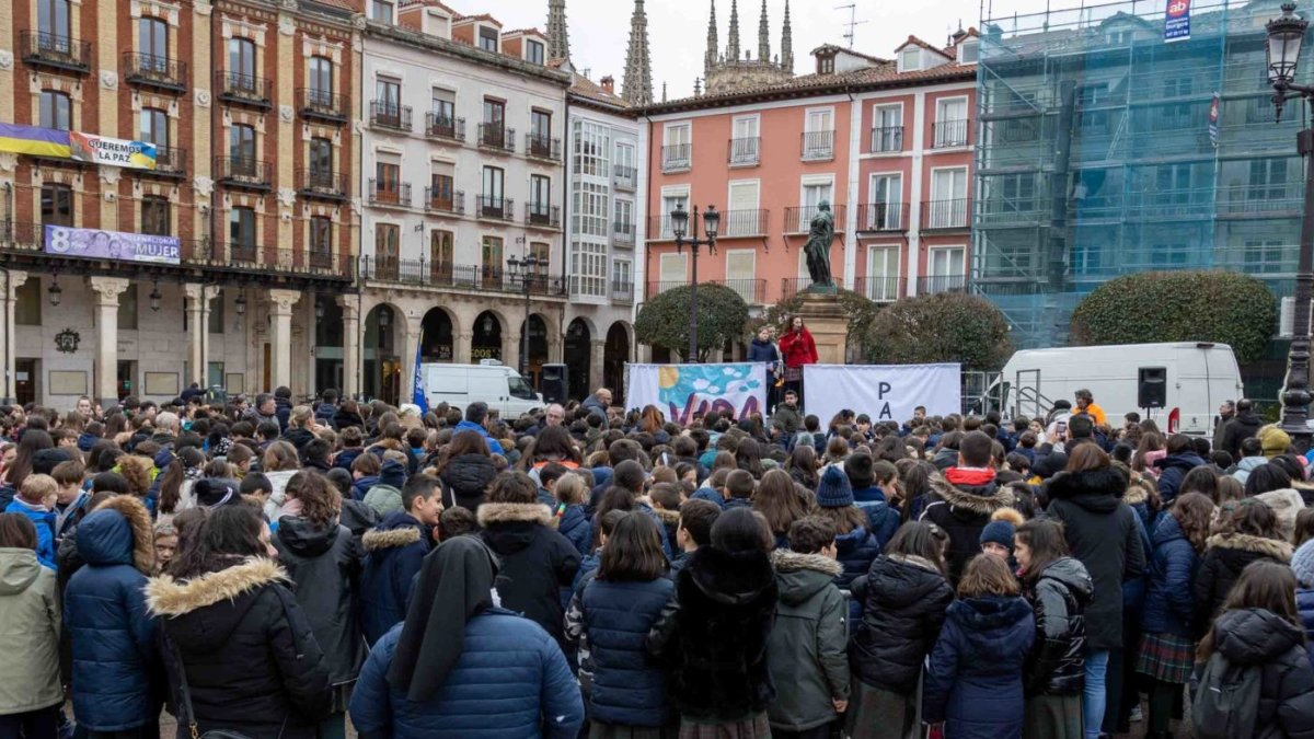 Burgos y Aranda celebran el Dia de las Escuelas Católicas. Imagen de la plaza Mayor de Burgos
