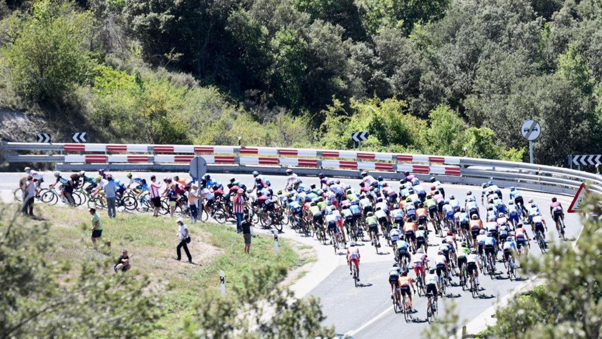 Imagen del pelotón durante una etapa de la Vuelta a Burgos. SANTI OTERO