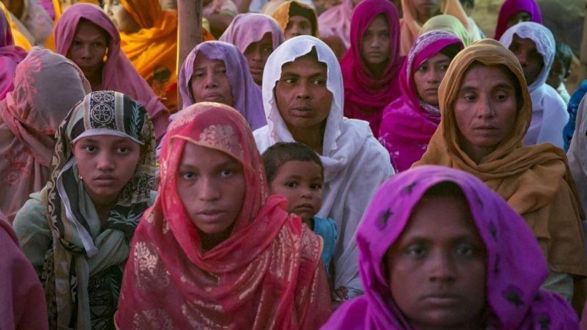 Un grupo de mujeres rohinyás del campo de refugiados de Balukhali, en Bangladés.-ALLISON JOYCE