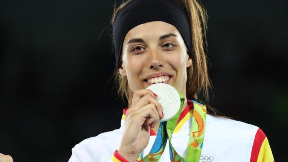 Eva Calvo, con su plata olímpica.-TATYANA ZENKOVICH
