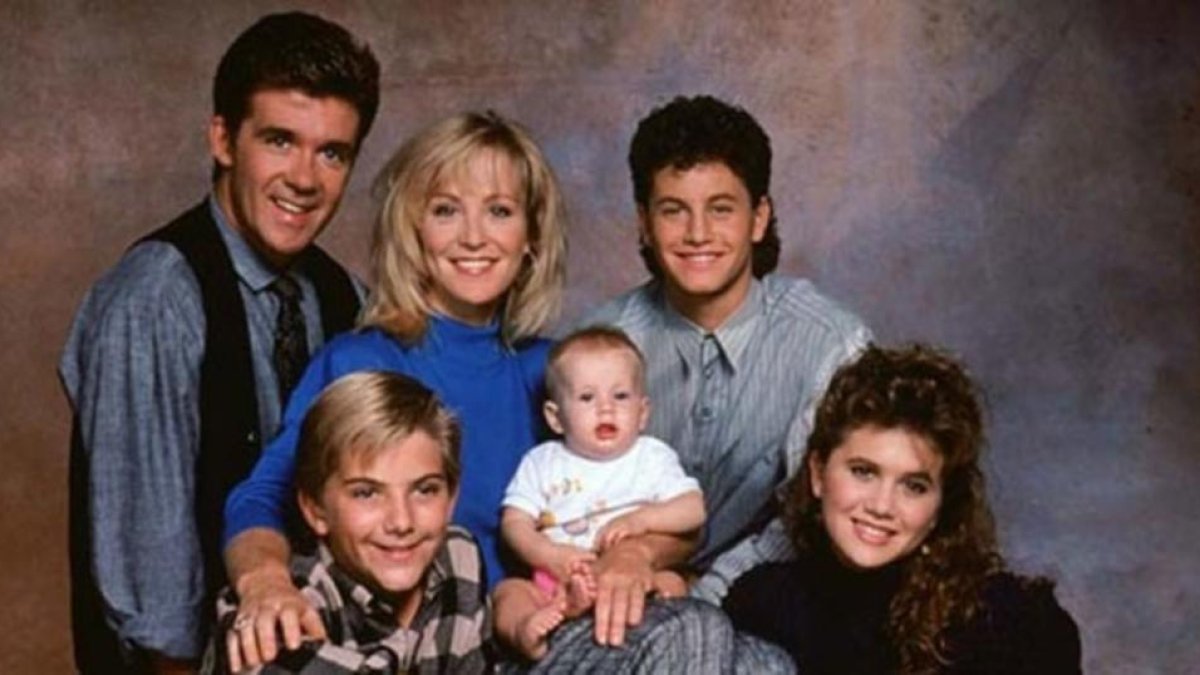 Alan Thicke, a la izquierda, y el resto de su familia televisiva en 'Los problemas crecen'.-ARCHIVO