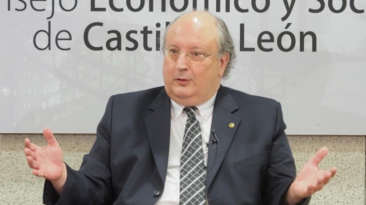 El presidente del Consejo Económico y Social (CES), Enrique Cabero. PABLO REQUEJO. PHOTOGENIC