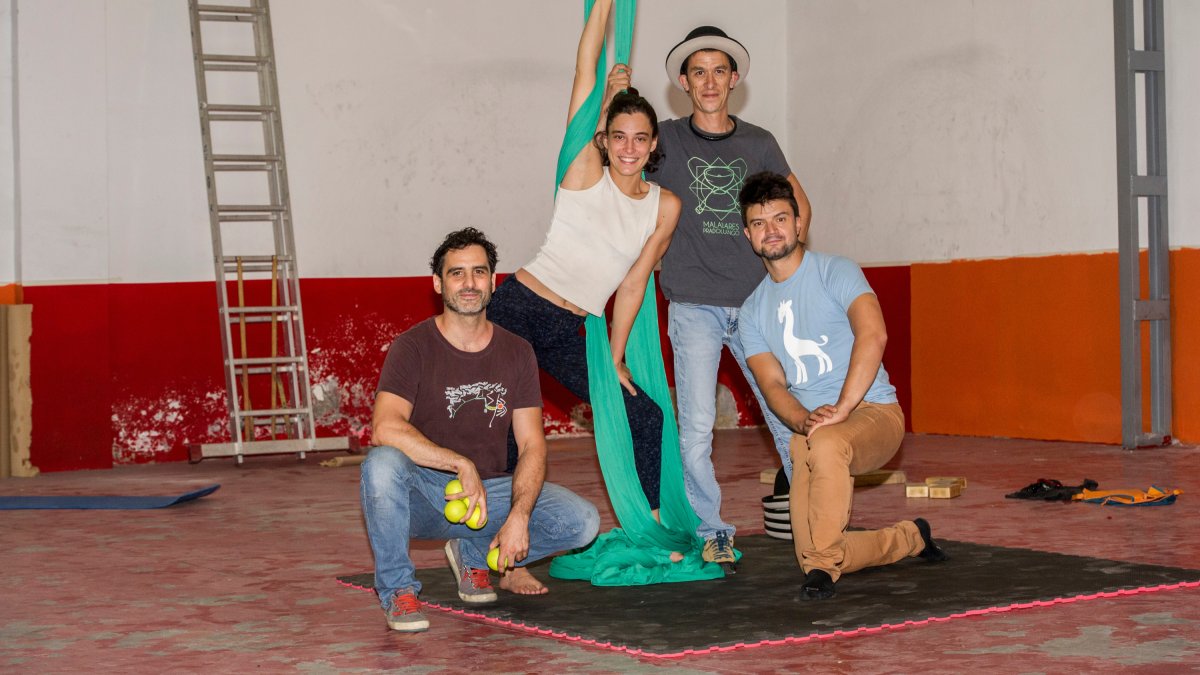 Fran Martín, Yesi Balbás, Quique Méndez (Jean Philippe Kikolas) y Andrés Vázquez-Prada inauguran en septiembre la nueva sede de su Escuela de Circo. ISRAEL L. MURILLO