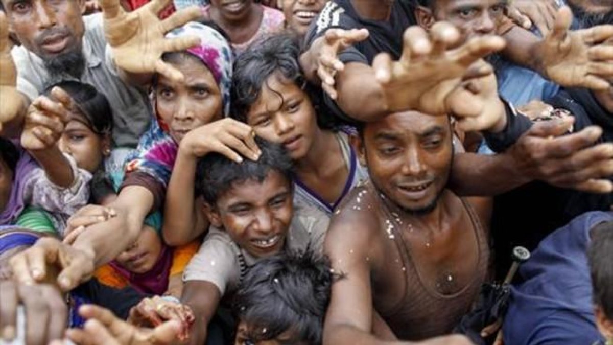 Desplazados rohinyas en un campo de refugiados de Bangladés.-AP / K. M. ASAD