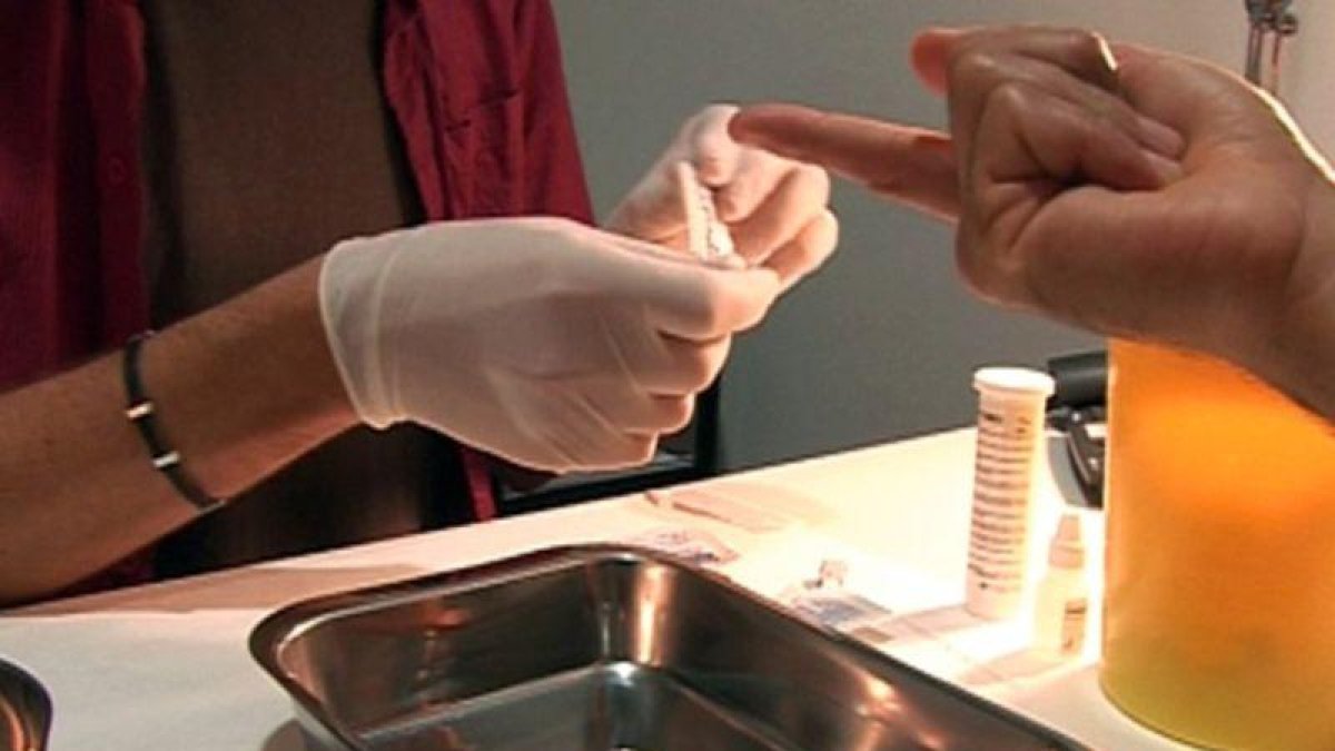 Las autoridades chinas han aumentado los tests voluntarios de VIH en la frontera.-AGENCIAS