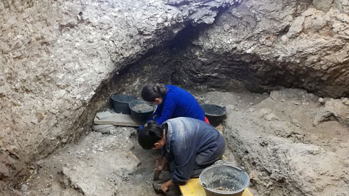 Excavación a la Cueva El Mirador.  IPHES