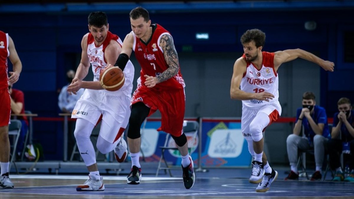 Salash, durante un partido con la camiseta de Bielorrusia. FIBA