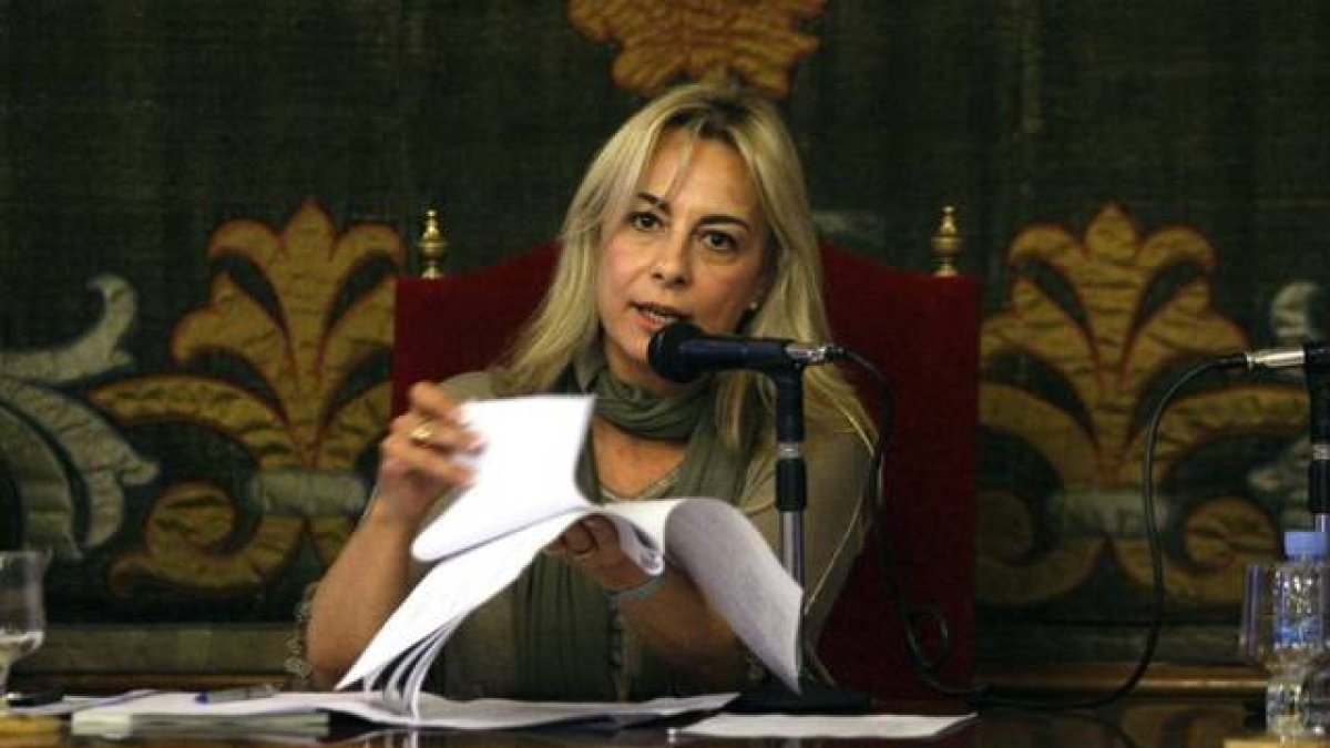 Castedo, en su último pleno como alcaldesa de Alicante, el pasado 22 de diciembre.-Foto: EFE/ Manuel Lorenzo