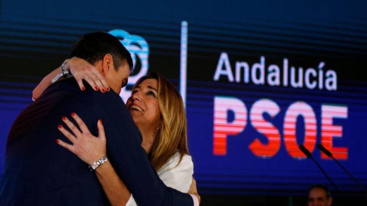 Susana Díaz y Pedro Sánchez, durante el mitin del PSOE en Chiclana de la Frontera.-REUTERS / MARCELO DEL POZO