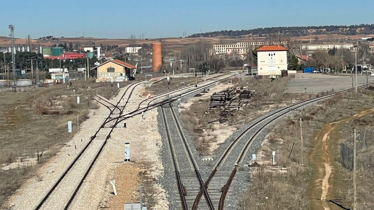 La Plataforma por el Tren Directo denuncia el desmantelamiento progresivo de la línea