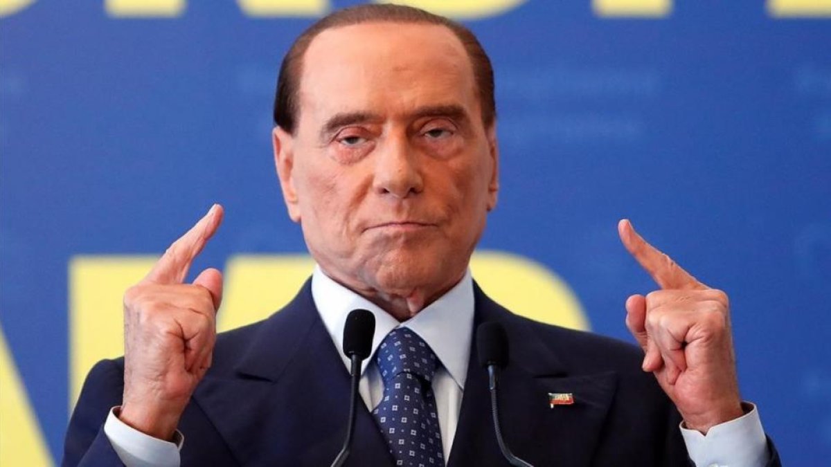 Berlusconi durante un mitin de su partido en Fiuggi-REMO CASILLI / REUTERS