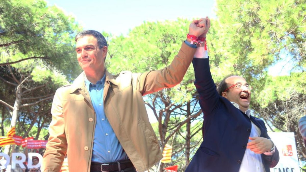 Pedro Sánchez y Miquel Iceta, en Gavà.-ACN