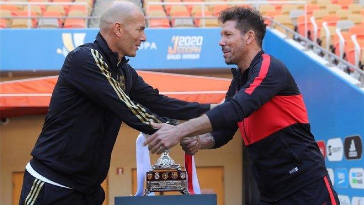 Zidane y Simeone, el día antes de la final de la Supercopa.-