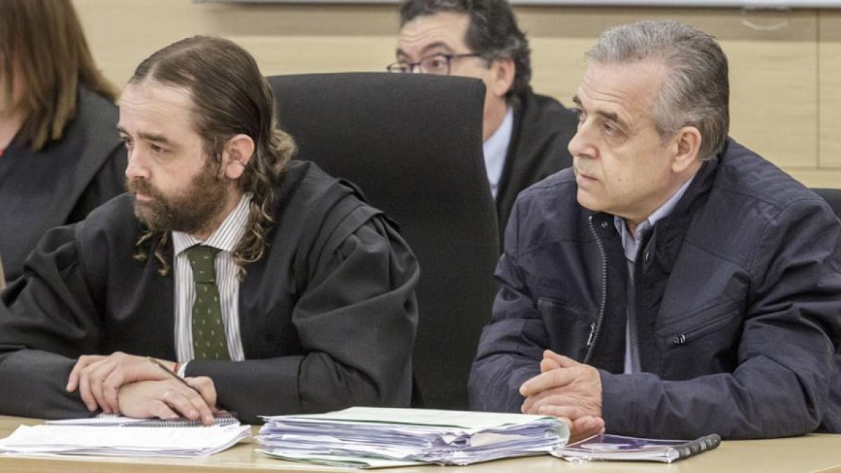 José Tomás Villalibre, acusado de matar a su exmujer en 2016, ayer, en la Audiencia Provincial.-SANTI OTERO