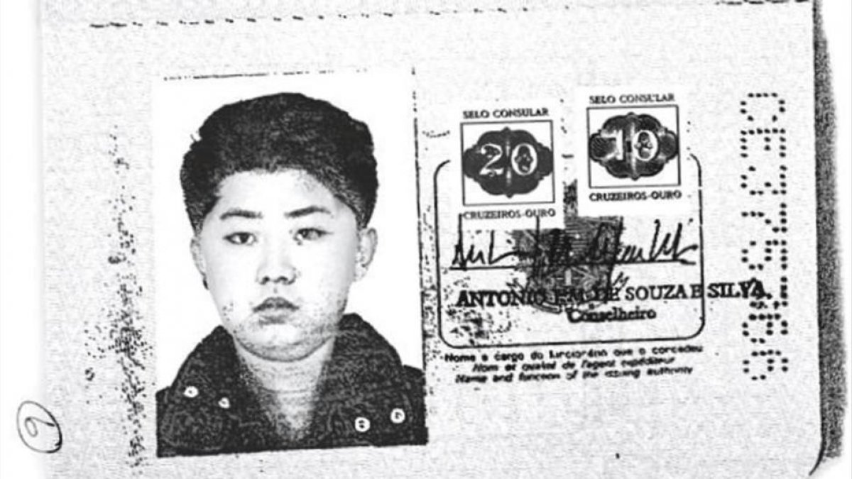 Fotocopia del pasaporte brasileño falso de Kim Jong-un. v-Fotocopia del pasaporte brasileño falso de Kim Jong-un. / REUTERS
