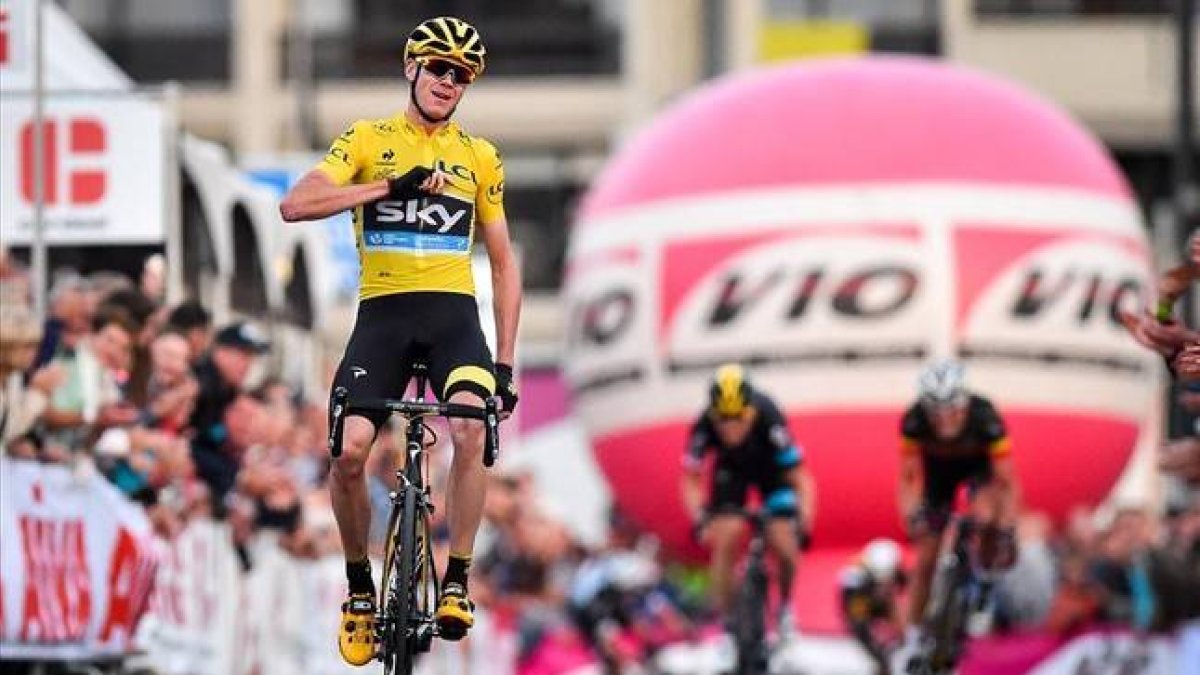 Froome ha confirmado oficialmente su participación en la Vuelta 2015.-Foto: AFP / LUC CLAESSEN