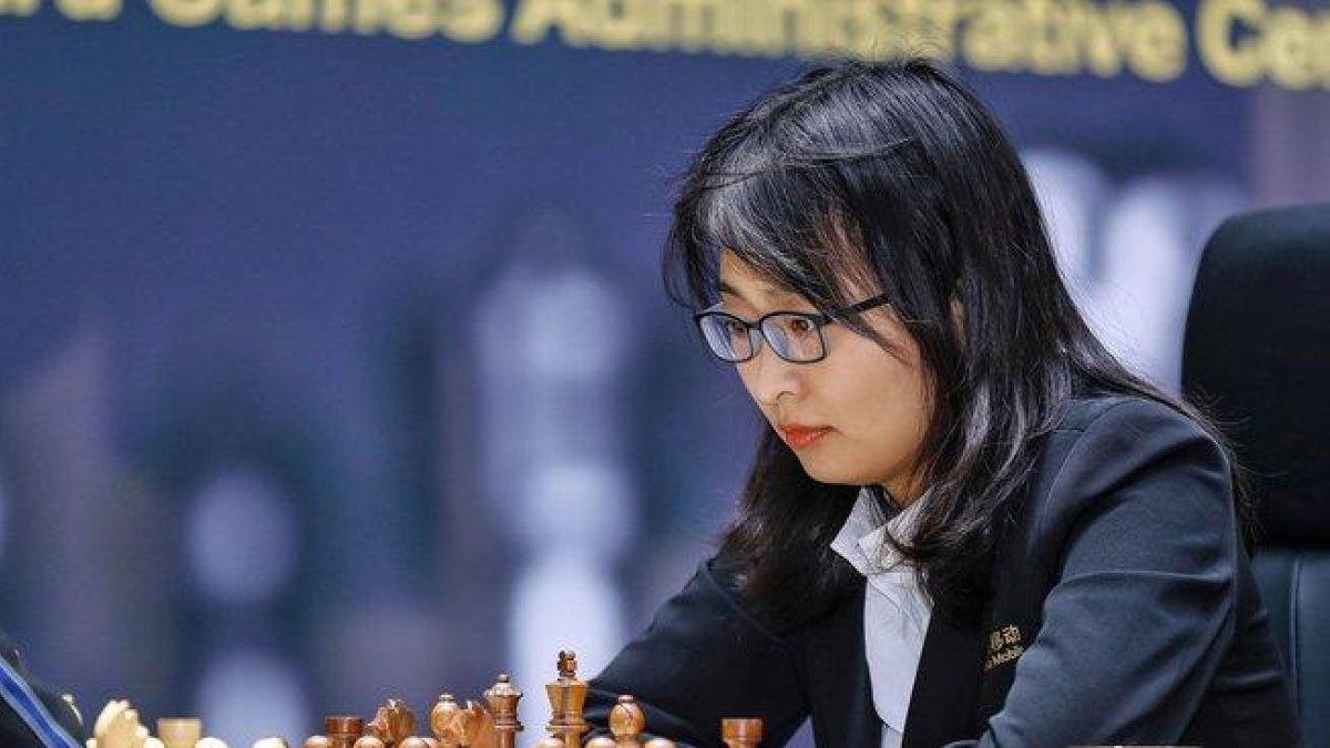Ju Wenjun, durante la cuarta partida del Mundial de ajedrez.-STR / AFP