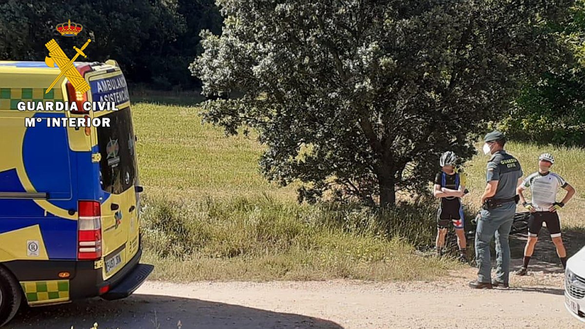 La Guardia Civil auxilia a un ciclista en la ermita de San Olav. GUARDIA CIVIL.