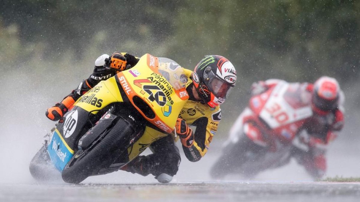 Álex Rins, durante la carrera de Moto2 del GP de la República Checa.-AFP