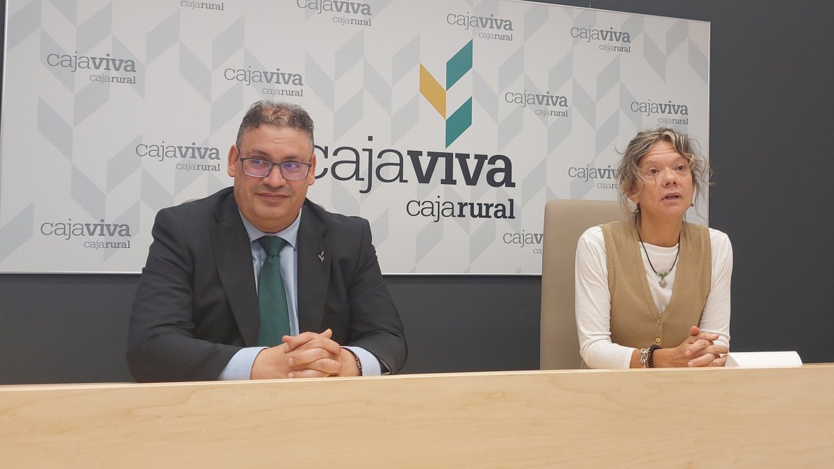 Germán Martínez y Mercedes Rodríguez, durante la presentación de las actividades de la Fundación Caja Rural Burgos. ECB
