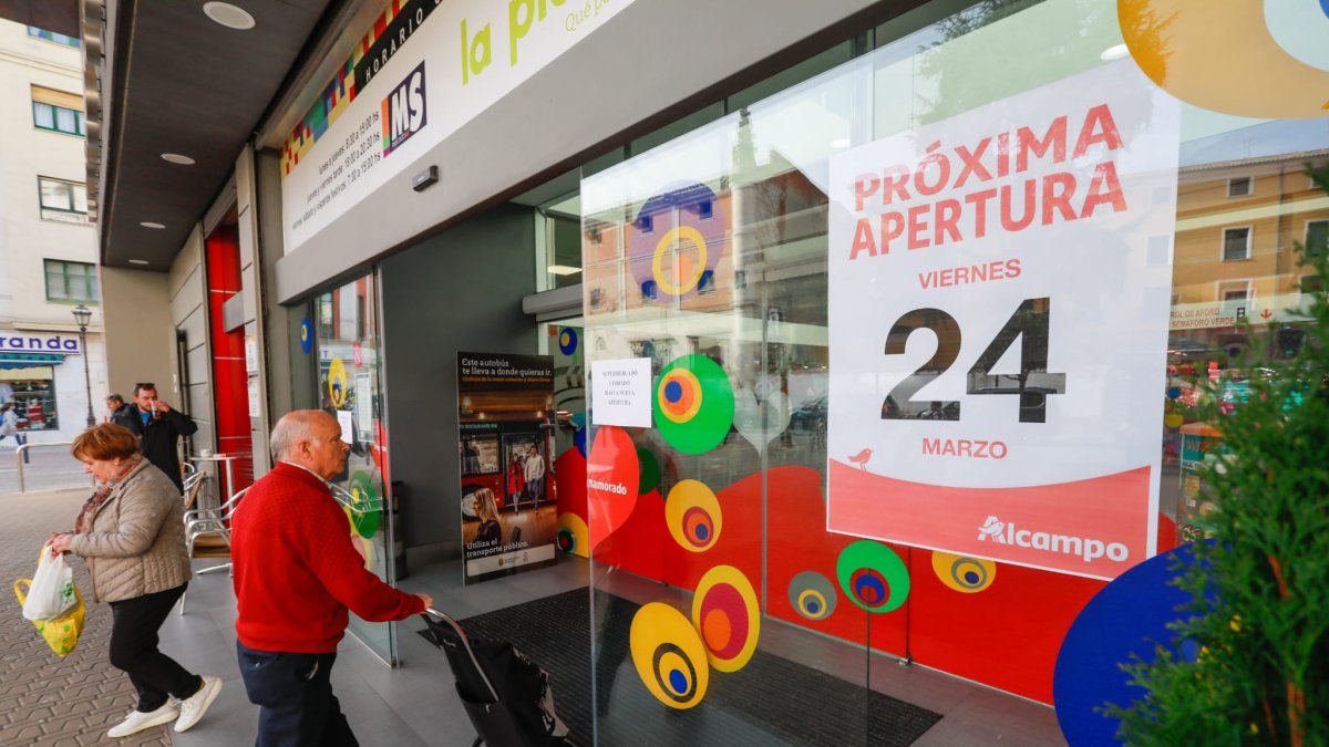 El primer nuevo supermercado Alcampo que abrirá en la capital será el del Mercado Sur. TOMÁS ALONSO
