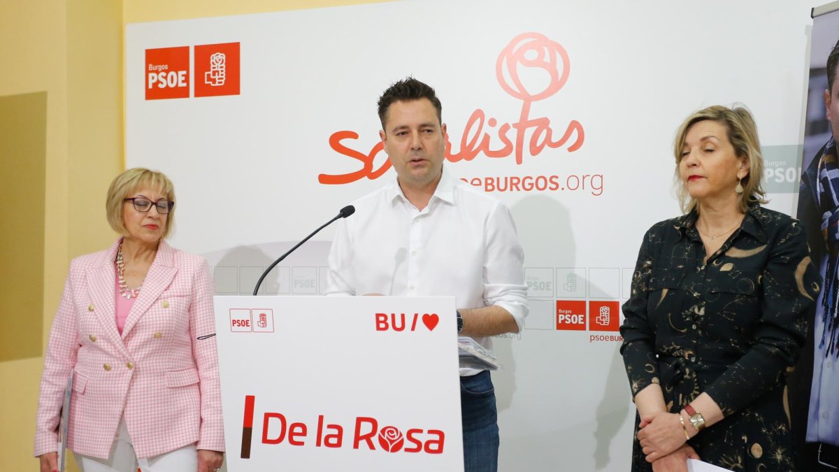Daniel de la Rosa con Lola Ovejero y Sonia Rodríguez.