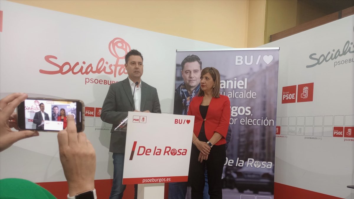 Daniel de la Rosa y Nuria Barrio en la presentación de las propuestas del PSOE relacionadas con la Cultura, el Turismo y la Industria.