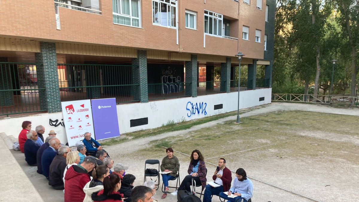 La candidatura de IU y Podemos han estado hoy en el Parque María Pacheco