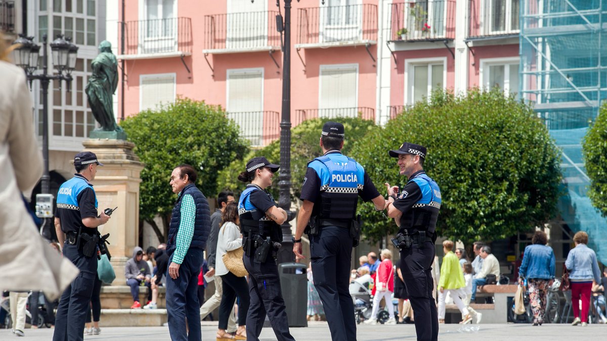 Policías locales, durante las fiestas de San Pedro y San Pablo
