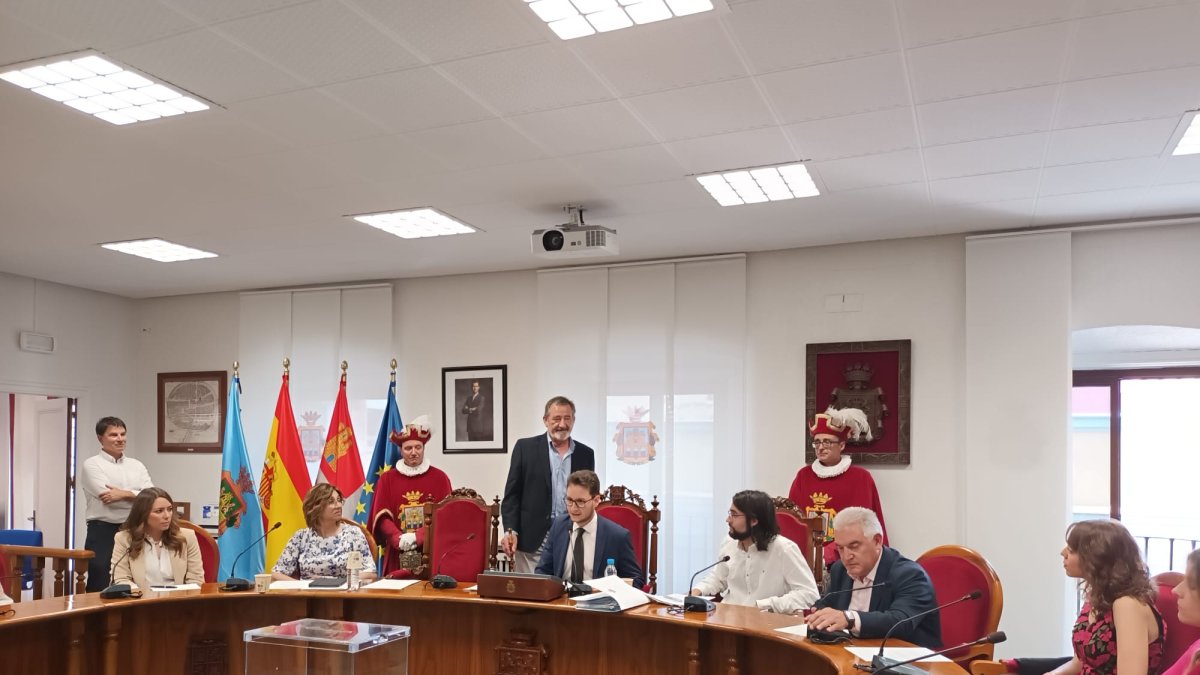Imagen del pleno de investidura del alcalde Antonio Linaje