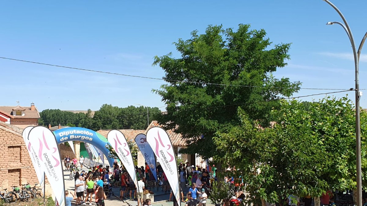 Vista de la plaza de las Escuelas de Torrepadre, línea de meta de la Subida al Ahijón.