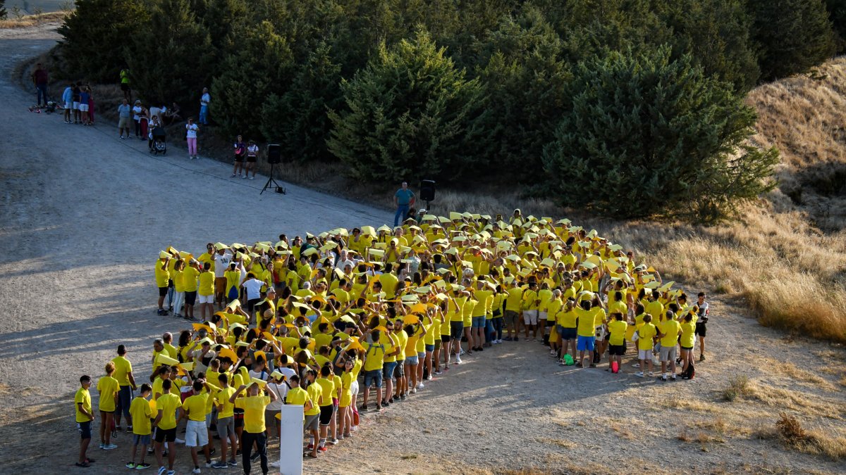 Un corazón amarillo para situar a Castrojeriz en el Camino de Santiago.