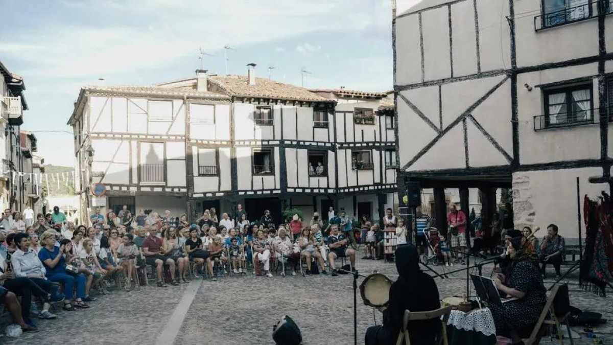 Una de las actividades en Covarrubias en una de las ediciones anteriores del Festival de Mujeres Creadoras de Castilla y León.