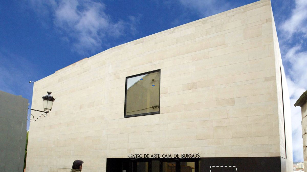 Imagen de la entrada principal del Centro de Arte Contemporáneo de Caja de Burgos.