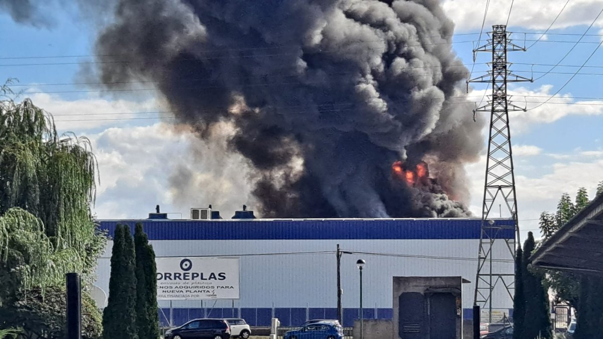Incendio en la empresa Torreplas.