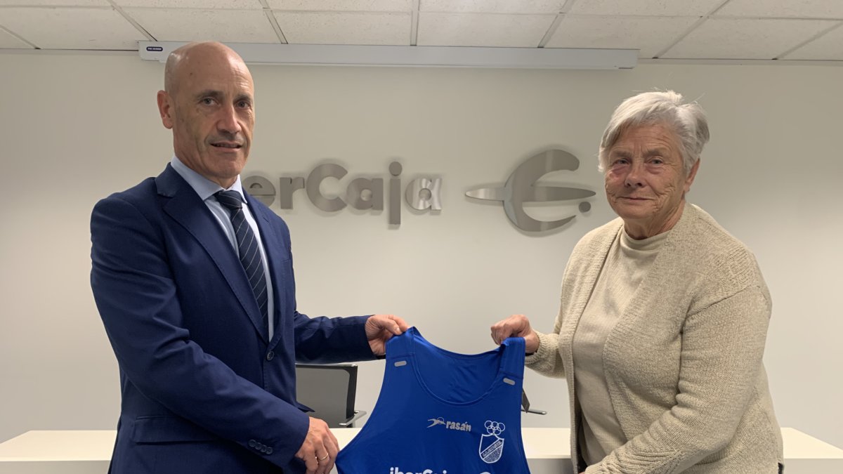 Ibercaja renueva la colaboración con el Club Atletismo Capiscol.