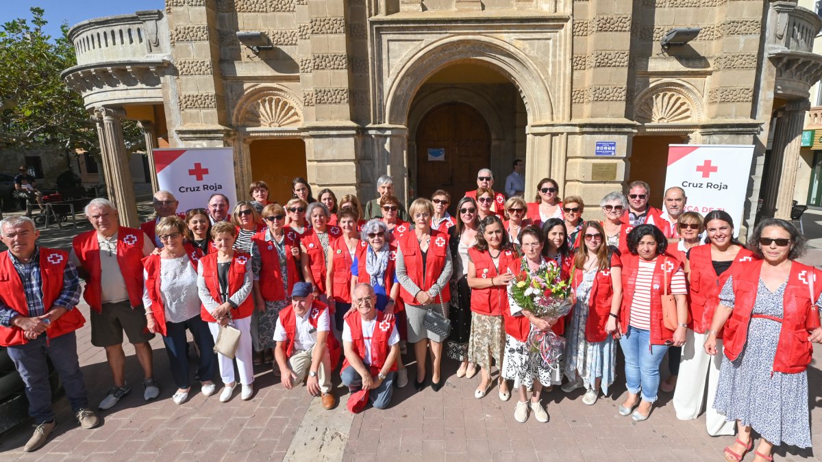 Foto de familia de miembros de Cruz Roja en Melgar.