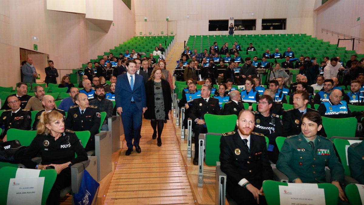 Mañueco y Ayala acuden a la inauguración del Congreso de Policías Locales.