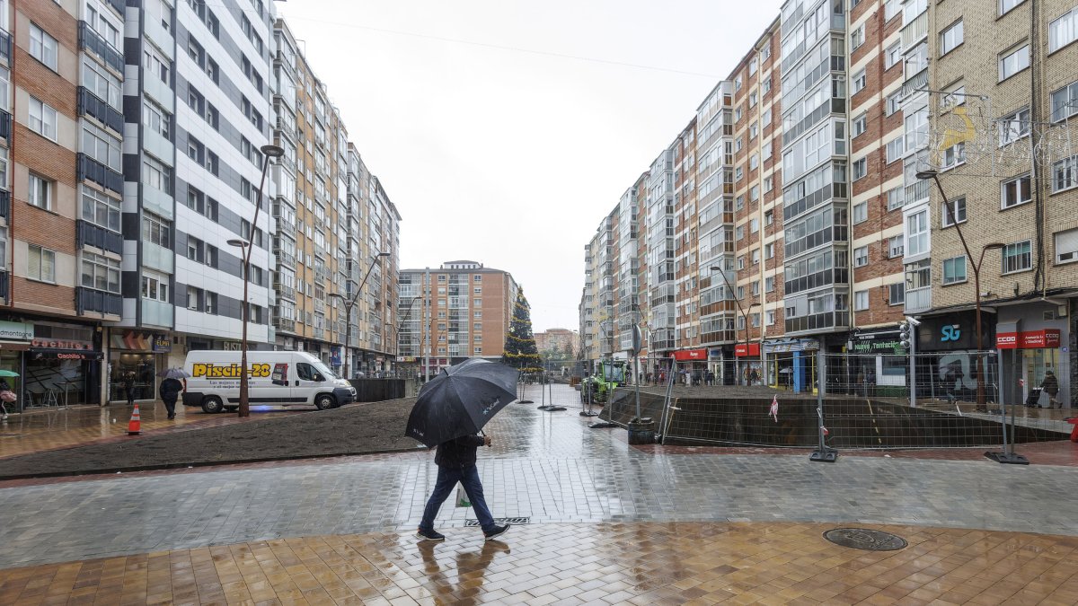 Estado de las obras de peatonalización de la calle Francisco Grandmontagne en Burgos.